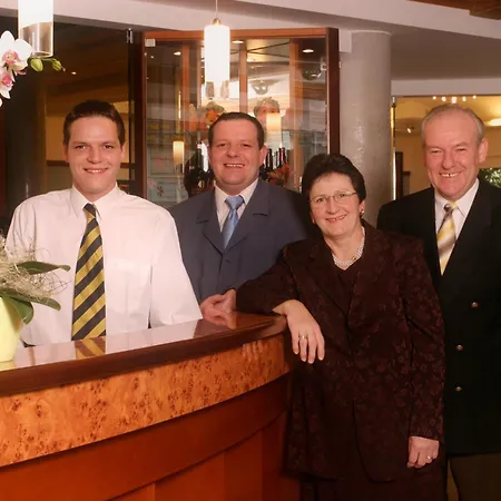 ゲストハウス ガストホフ エルツヘルツォーク フランツ フェルディナンド 3*